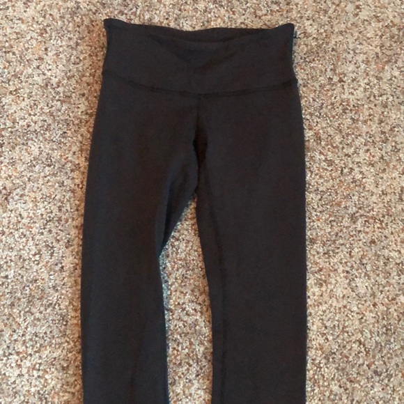 Black Lululemon Wunder Under - Picture 2 of 4